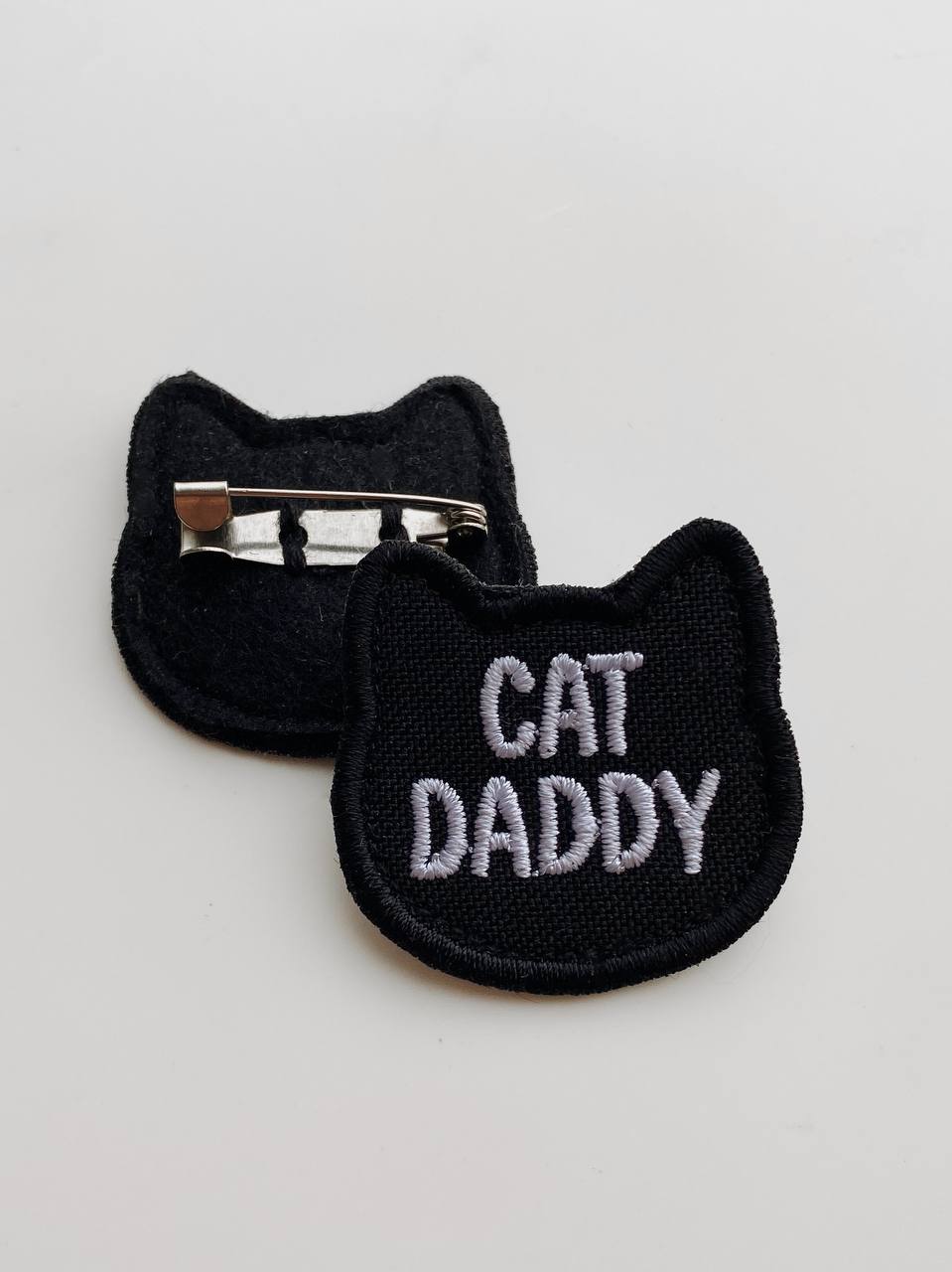 Вишита брошка CAT DADDY (чорна)